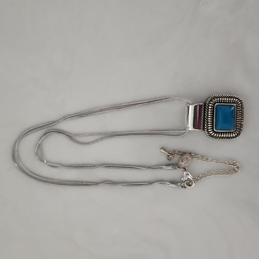 Vintage turquoise necklace.
